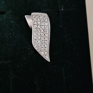 Elegant Silver Pendant Necklace